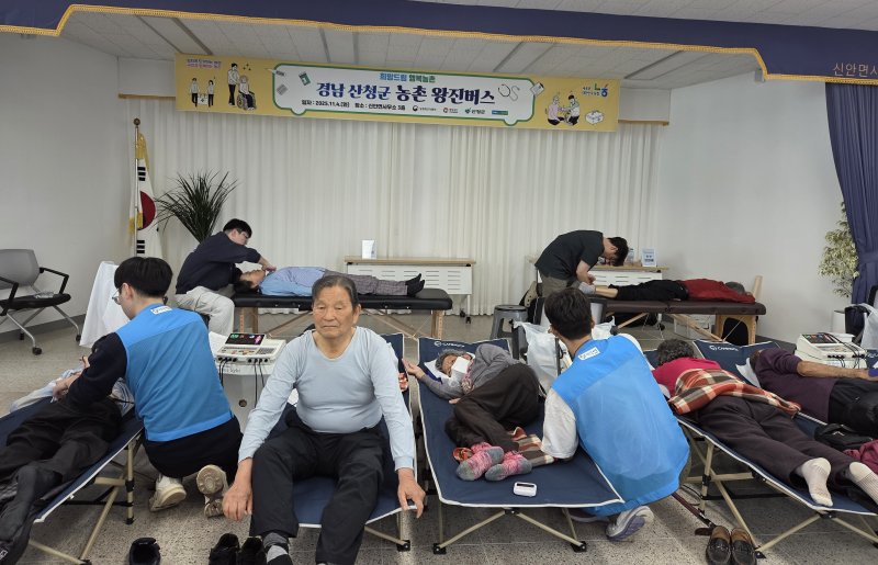 [산청=뉴시스] 산청군 농촌왕진버스 사업 실시 (사진=산청군 제공) 2025. 11. 05. photo@newsis.com *재판매 및 DB 금지