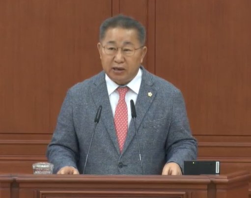 [대전=뉴시스] 조명휘 기자 = 이한영(국민의힘·서구6) 대전시의원이 5일 제291회 정례회 제1차 본회의에서 5분 자유발언을 하고 있다. 2025.11.05. photo@newsis.com *재판매 및 DB 금지