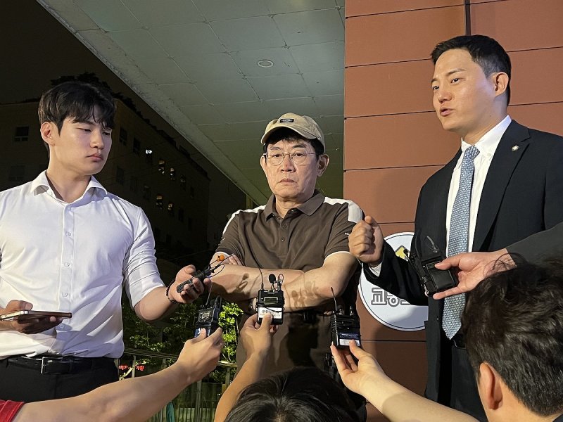 경찰 조사 마친 개그맨 이경규 (출처=연합뉴스)