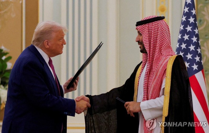 지난 5월 13일 사우디아라비아 리야드에서 회동한 도널드 트럼프 미국 대통령과 무함마드 빈 살만 사우디아라비아 왕세자 (출처=연합뉴스)