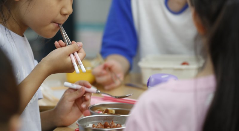 도시락을 먹는 초등학생들 (자료사진) ⓒ News1