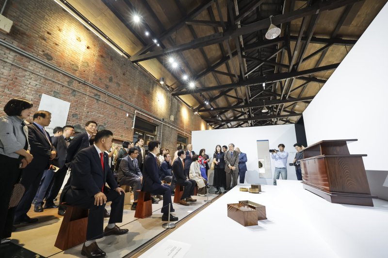 [진주=뉴시스]진주전통공예비엔날레 작품 전시회 모습.(사진=진주시 제공).2025.11.05.photo@newsis.com *재판매 및 DB 금지