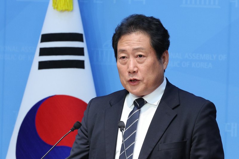 더불어민주당 부산시당위원장 선거에 출마했으나 컷오프된 유동철 수영구지역위원장은 5일 서울 여의도 국회 소통관에서 기자회견을 하고 있다. 2025.11.5/뉴스1 ⓒ News1 신웅수 기자