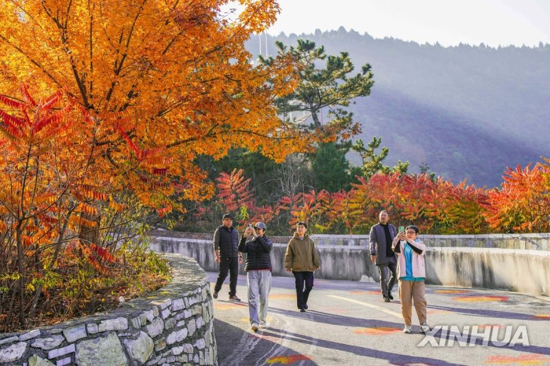 중국 허베이성의 관광객들 (출처=연합뉴스)