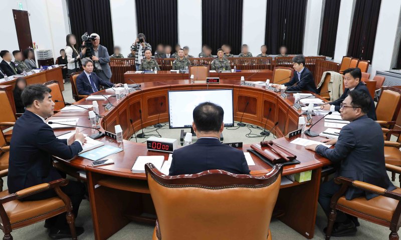 [서울=뉴시스] 국회사진기자단= 5일 오전 서울 여의도 국회에서 정보위원회의 국방정보본부 등에 대한 국정감사가 진행되고 있다.2025.11.05. photo@newsis.com