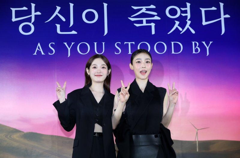 [서울=뉴시스] 김혜진 기자 = 배우 이유미(왼쪽), 전소니가 5일 오전 서울 용산구 CGV용산아이파크몰에서 열린 넷플릭스 시리즈 '당신이 죽였다' 제작발표회에서 포즈를 취하고 있다. 2025.11.05. jini@newsis.com