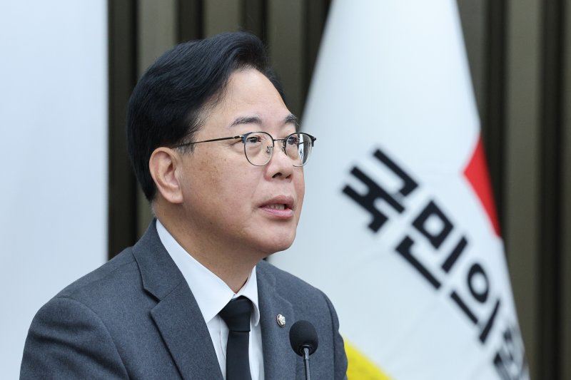 송언석 국민의힘 원내대표가 4일 서울 여의도 국회에서 열린 의원총회에서 발언하고 있다. 2025.11.4/뉴스1 ⓒ News1 신웅수 기자