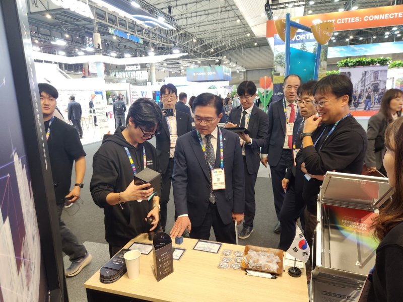 [천안=뉴시스] 충남 천안시가 스페인 바르셀로나에서 열린 스마트시티 엑스포 콩크레스에서 천안관을 개관하고 글로벌 홍보를 시작했다. (사진=천안시 제공) 2025.11.05. photo@newsis.com *재판매 및 DB 금지