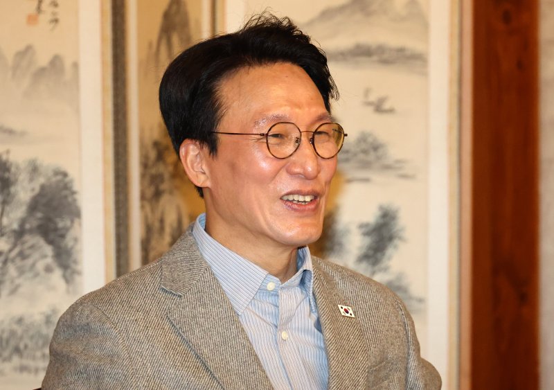 [서울=뉴시스] 김명원 기자 = 김민석 국무총리가 2일 서울 종로구 총리공관에서 열린 제2회 ‘3+α(알파)’회의에서 발언하고 있다. (공동취재) 2025.11.02. photo@newsis.com