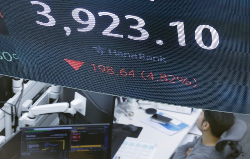 5일 오전 서울 중구 하나은행 딜링룸에 코스피 시황이 표시되고 있다. 이날 코스피는 66.27p 하락하며 출발해 장중 4000선이 붕괴됐다. 2025.11.5/뉴스1 ⓒ News1 박정호 기자 /사진=뉴스1