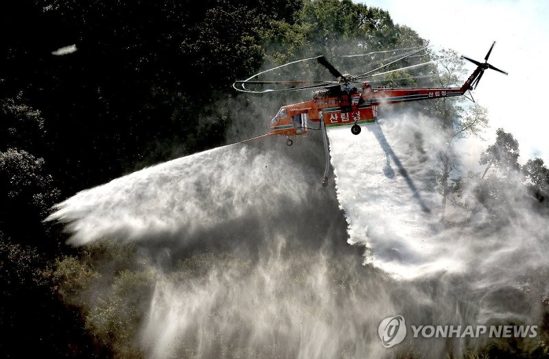 산불진화 헬기 (출처=연합뉴스)