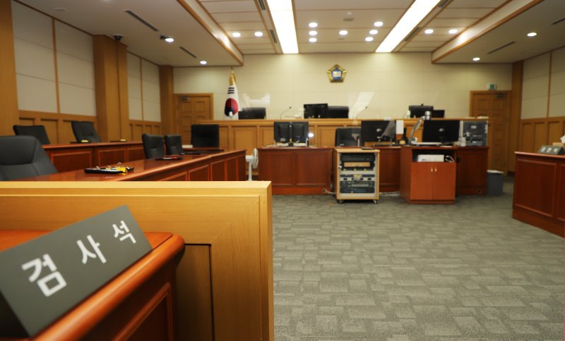 '보이스피싱' 현금 수거책, 재판부에게 욕했다가..끔찍