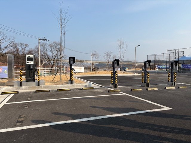 지상에 설치된 충전시설.(속초시 제공, 재판매 및 DB 금지) 2025.11.5/뉴스1