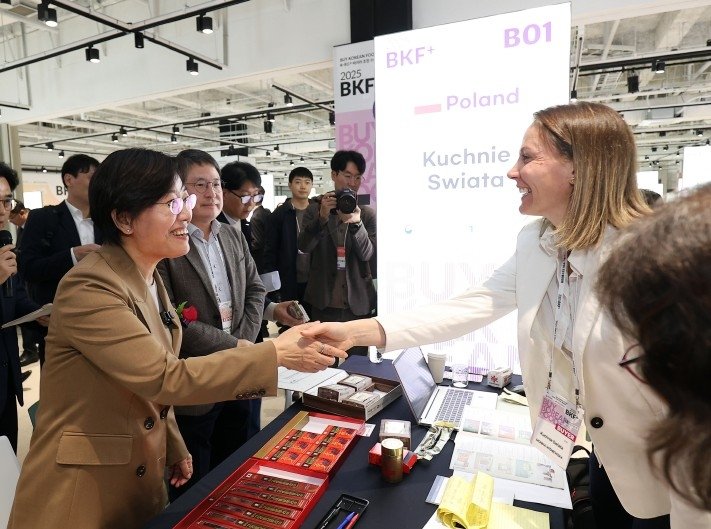 수출상담회 점검하는 송미령 농식품부 장관 (출처=연합뉴스)