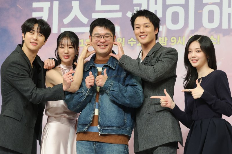 '키스는괜히해서' 감독 많은 키스와 포옹 가득…재난물에 가깝다