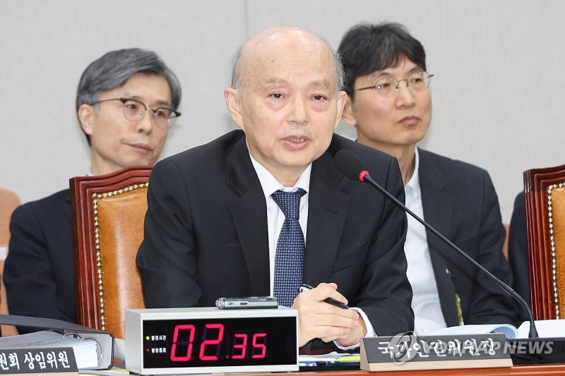 답변하는 안창호 인권위원장 (출처=연합뉴스)