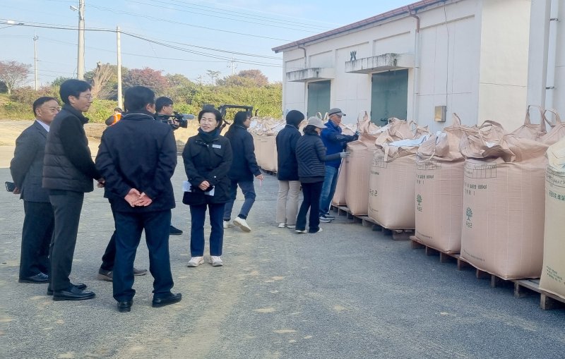 [곡성=뉴시스] 전남 곡성군 공공비축미 매입. (사진=곡성군청 제공). photo@newsis.com *재판매 및 DB 금지
