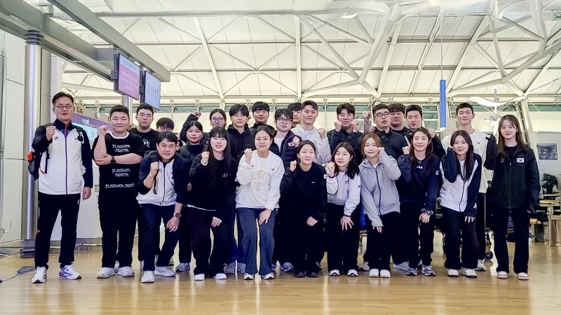 한국 사격 대표팀이 2025 ISSF 카이로 세계선수권대회 출국을 앞두고 인천공항에서 기념촬영을 하고 있다.(대한사격연맹 제공)