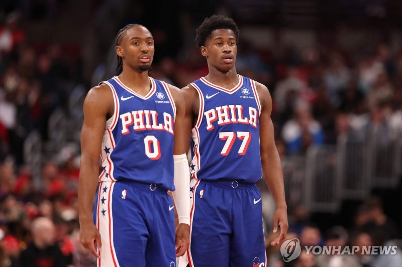 맥시(왼쪽)와 에지컴 (출처=연합뉴스)