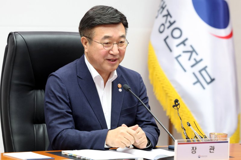 [서울=뉴시스] 추상철 기자 = 윤호중 행정안전부 장관이 지난 8월 28일 오전 서울 종로구 정부서울청사에서 열린 중앙지방정책협의회의에서 인사말을 하고 있다. 2025.08.28. scchoo@newsis.com