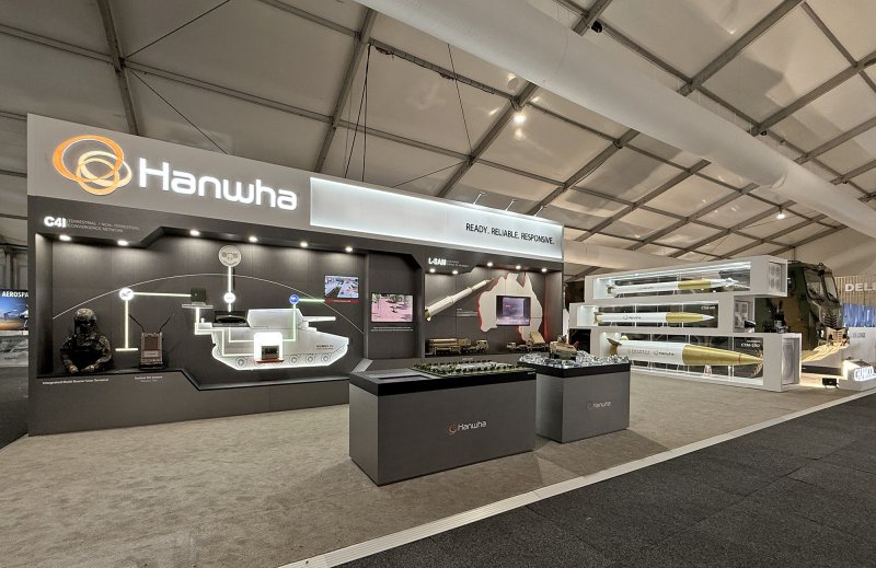 한화시스템과 한화에어로스페이스는 25일부터 호주 아발론 공항에서 열리는 '아발론 에어쇼 2025'에 참가한다고 밝혔다. 사진은 '아발론 에어쇼 2025'에 참가한 한화시스템 부스. (한화시스템 제공. 재판매 및 DB 금지)2025.3.25/뉴스1