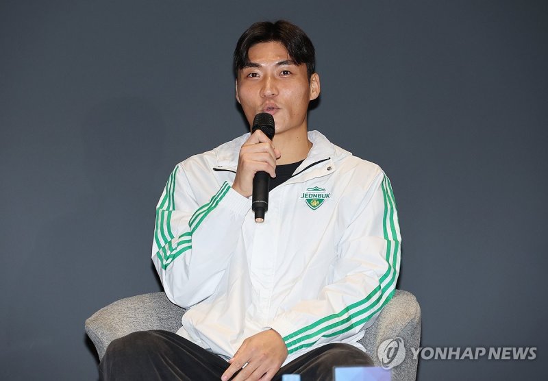 인터뷰하는 전북 현대 박진섭 (출처=연합뉴스)