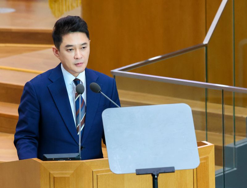 '학교 전기차 충전시설 의무설치 제외 조례안'을 대표 발의한 전석훈 경기도의원. 경기도의회 제공