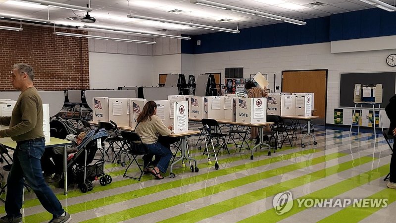 트럼프 첫해 중간평가…버지니아 주지사 선거 투표장 (출처=연합뉴스)
