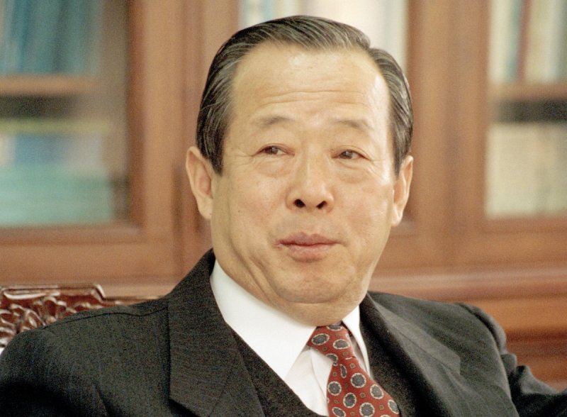 1996년 환경부 장관일 때 연합통신과 신년 인터뷰를 하는 고인 (출처=연합뉴스)