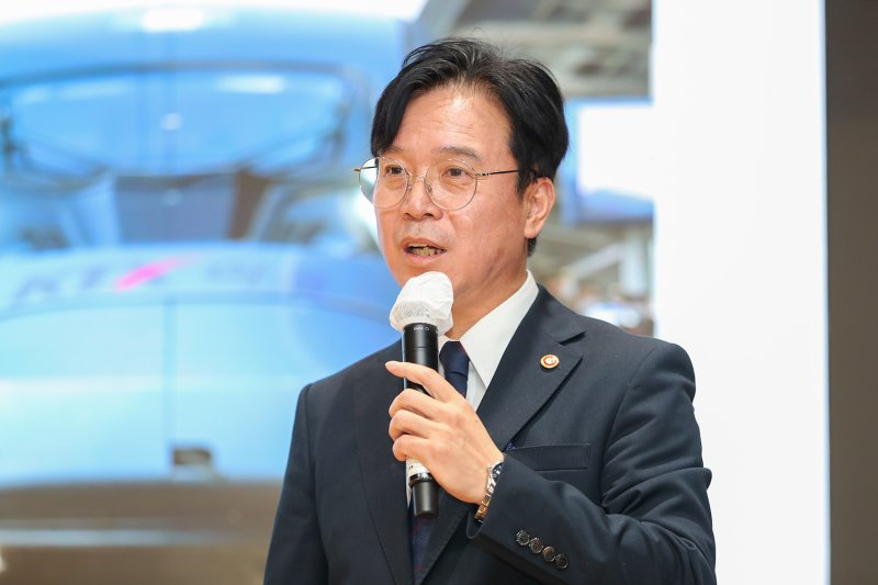 [부산=뉴시스] 동아대학교는 5일 부산 사하구 승학캠퍼스 청촌홀에서 김영훈 고용노동부 장관 초청 특강을 개최했다고 밝혔다. (사진=동아대 제공) 2025.11.05. photo@newsis.com *재판매 및 DB 금지