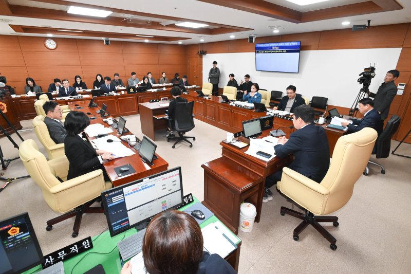 울산시의회 의회운영위원회는 5일 시의회 의회운영위원회 회의실에서 2025년도 의회사무처 소관 업무에 대한 행정사무감사를 실시했다.(울산시의회 제공. 재판매 및 DB금지)/뉴스1