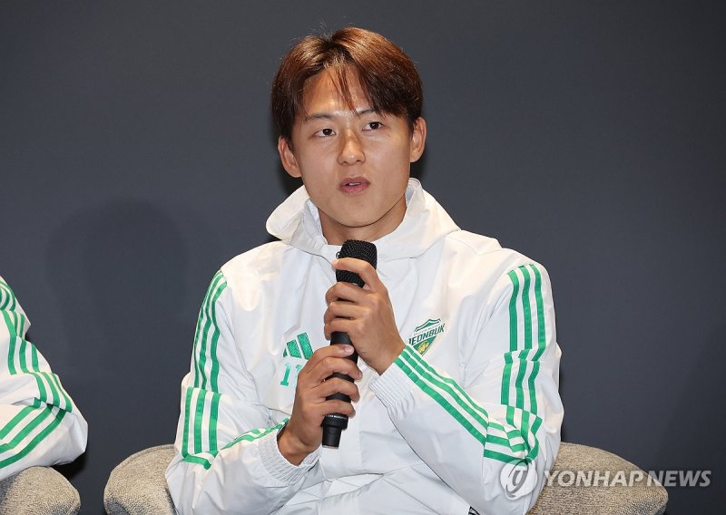 인터뷰하는 이승우 (출처=연합뉴스)