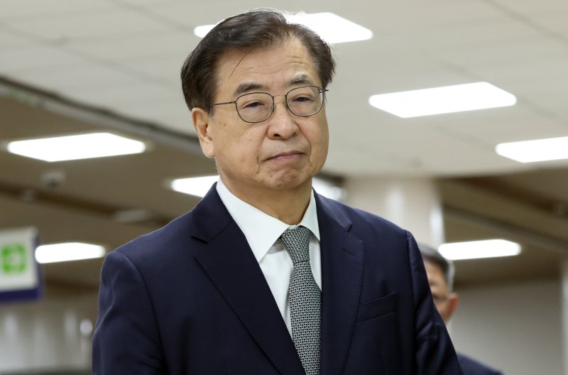 서훈 전 국가안보실장이 5일 오전 서울 서초구 서울중앙지방법원에서 열린 ‘서해 공무원 피격 은폐 의혹’ 결심 공판에 출석하고 있다. ⓒ News1 김명섭 기자