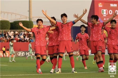 선제골 넣고 기뻐하는 한국 17세 이하(U-17) 대표팀 (출처=연합뉴스)