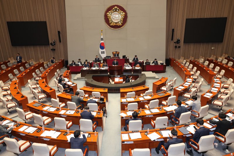 국회가 5일 예산결산특별위원회 공청회를 시작으로 내년 예산안 심사에 본격 돌입했다. 김대종 세종대 경영학부 교수가 내년 정부 예산안을 분석해 발표하고 있다. 연합뉴스