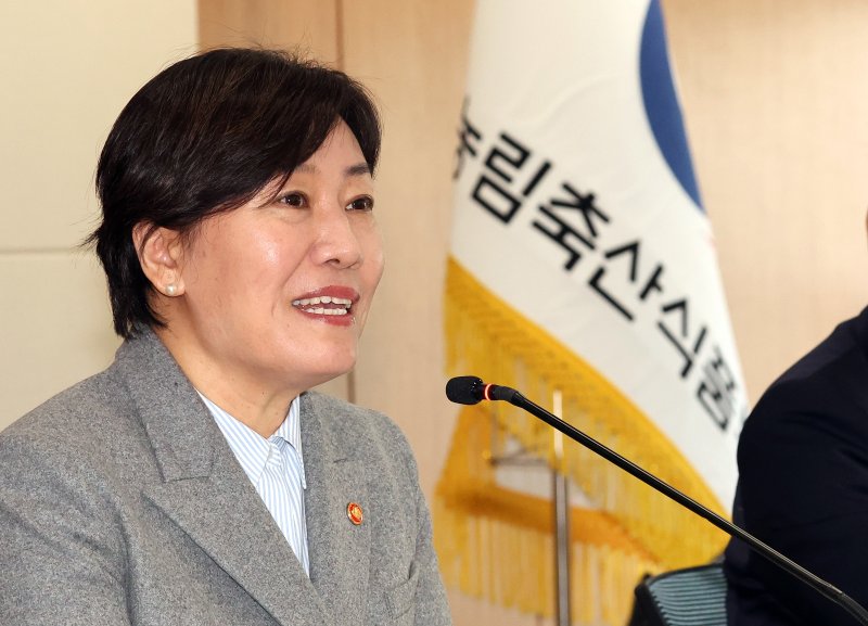 송미령 농림축산식품부 장관이 5일 정부세종청사 농식품부 대회의실에서 출입 기자 간담회를 열고 있다. 연합뉴스