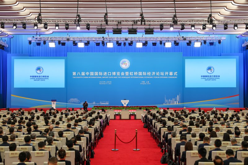 [상하이=신화/뉴시스] 5일 중국 상하이에서 제8회 중국국제수입박람회(CIIE) 개막식과 홍차오 국제경제포럼이 개최됐다. 2025.11.05