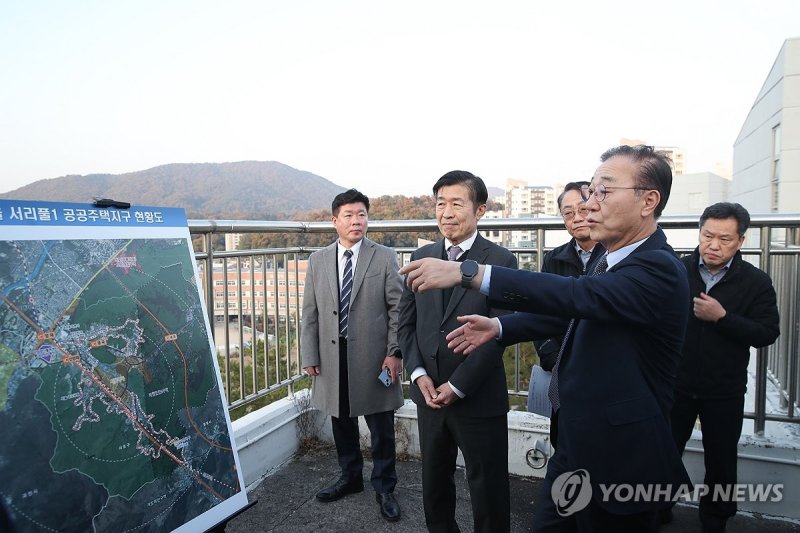 김윤덕 장관, 서리풀 지구 방문 (출처=연합뉴스)