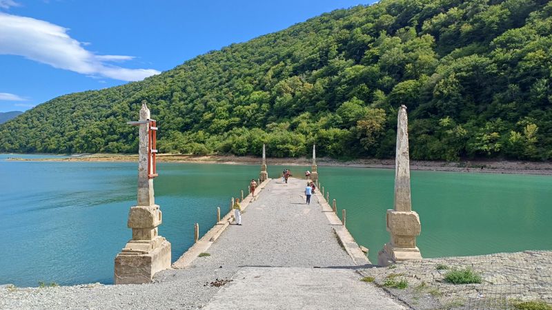 조지아 최고의 청록색 호수 '진발리 호수'.