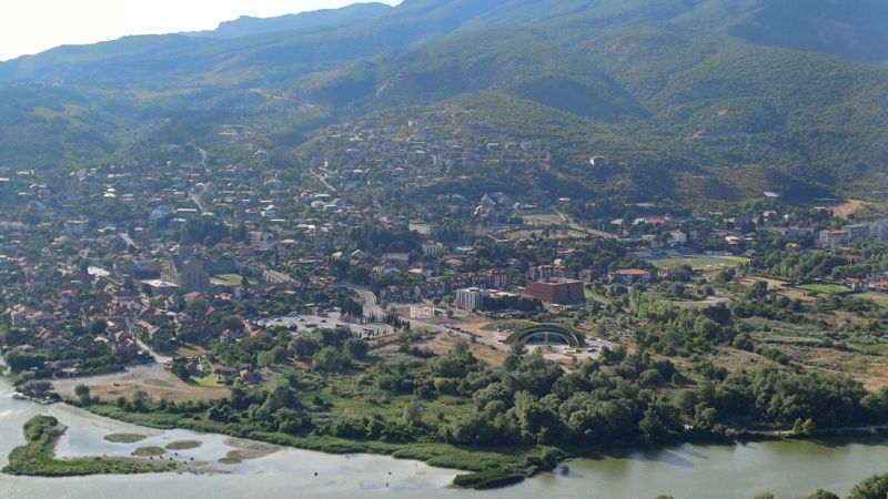 즈바리 수도원에서 내려다본 므츠헤타의 전경.