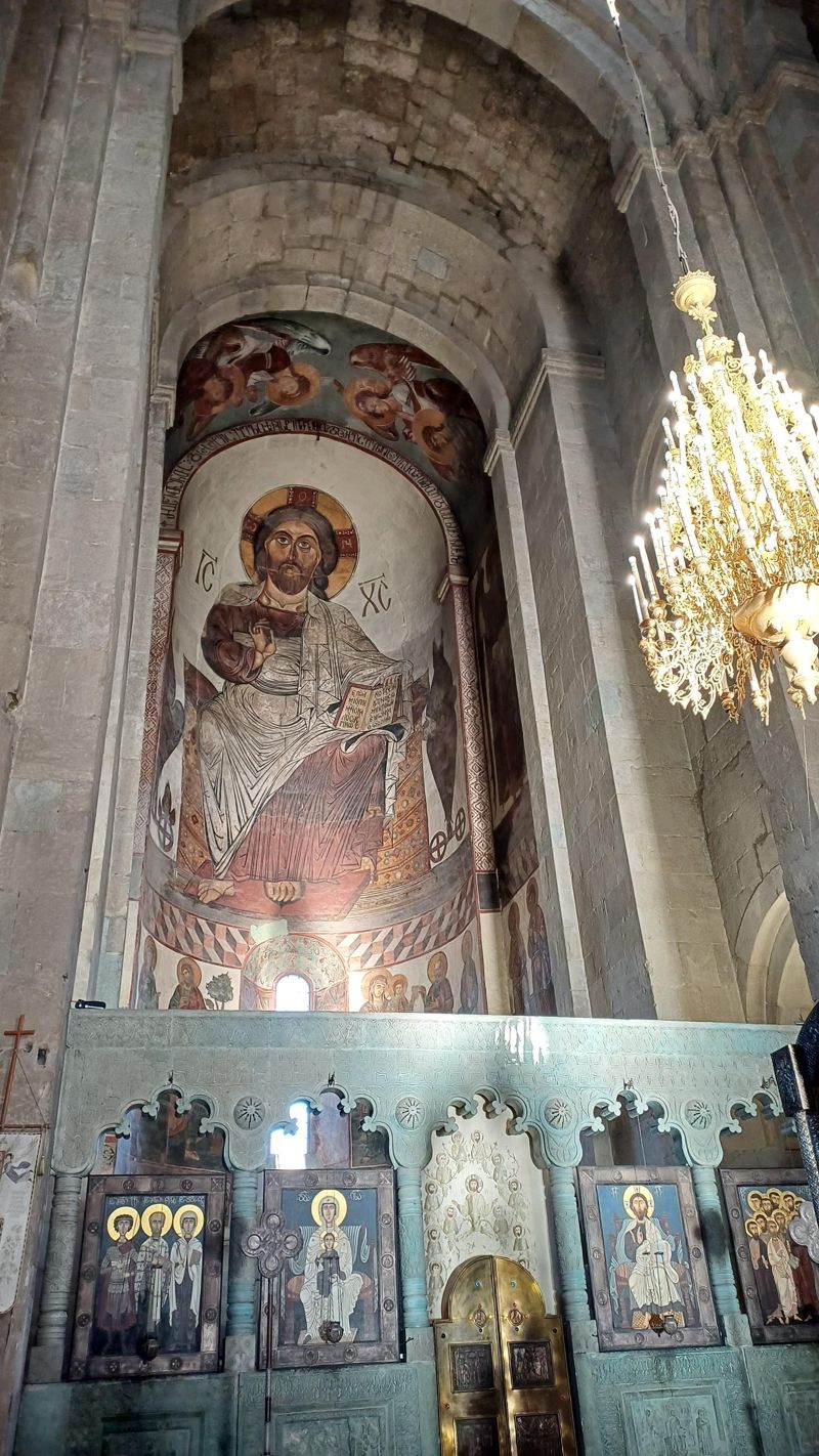 스베티츠호밸리 대성당 내부의 거대한 예수상 벽화.