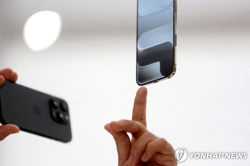 "자체 모델 만들 때까지만"…애플, 구글 AI로 '시리' 구동 (출처=연합뉴스)