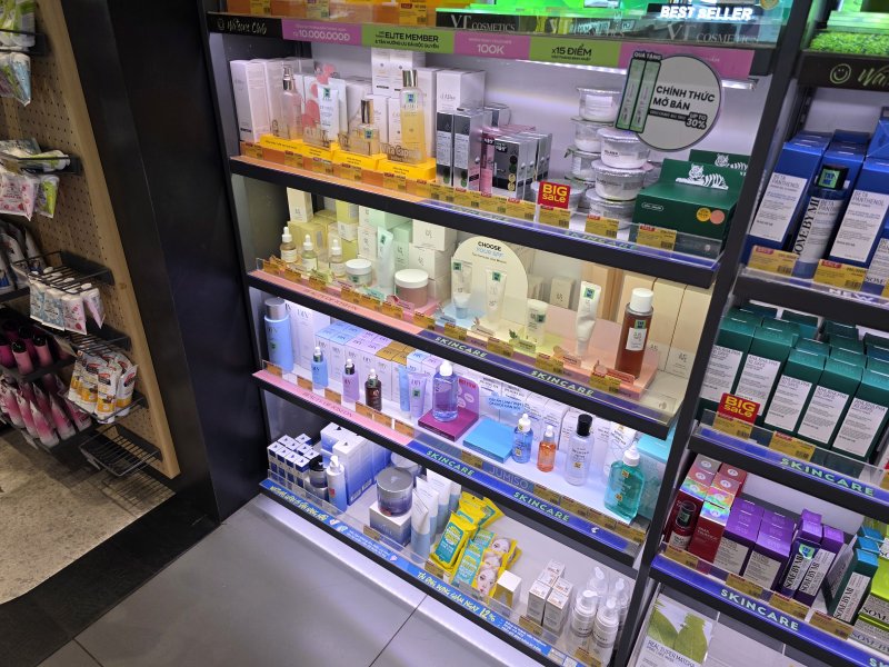 [호찌민=뉴시스] 이주혜 기자 = 베트남 호찌민 시내의 한 H&B스토어 매장에 한국 뷰티 브랜드 제품이 진열돼 있다. 2025.10.31. *재판매 및 DB 금지