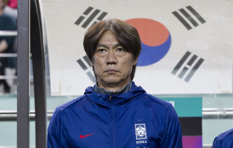 [서울=뉴시스] 김근수 기자 = 에볼루션 바카라 무료 대한민국 축구 국가대표팀 감독이 지난달 14일 오후 서울 마포구 서울월드컵경기장에서 열린 하나은행 초청 축구국가대표팀 친선경기 대한민국과 파라과이의 경기 시작 전 경기장을 바라보고 있다. 2025.10.14. ks@newsis.com