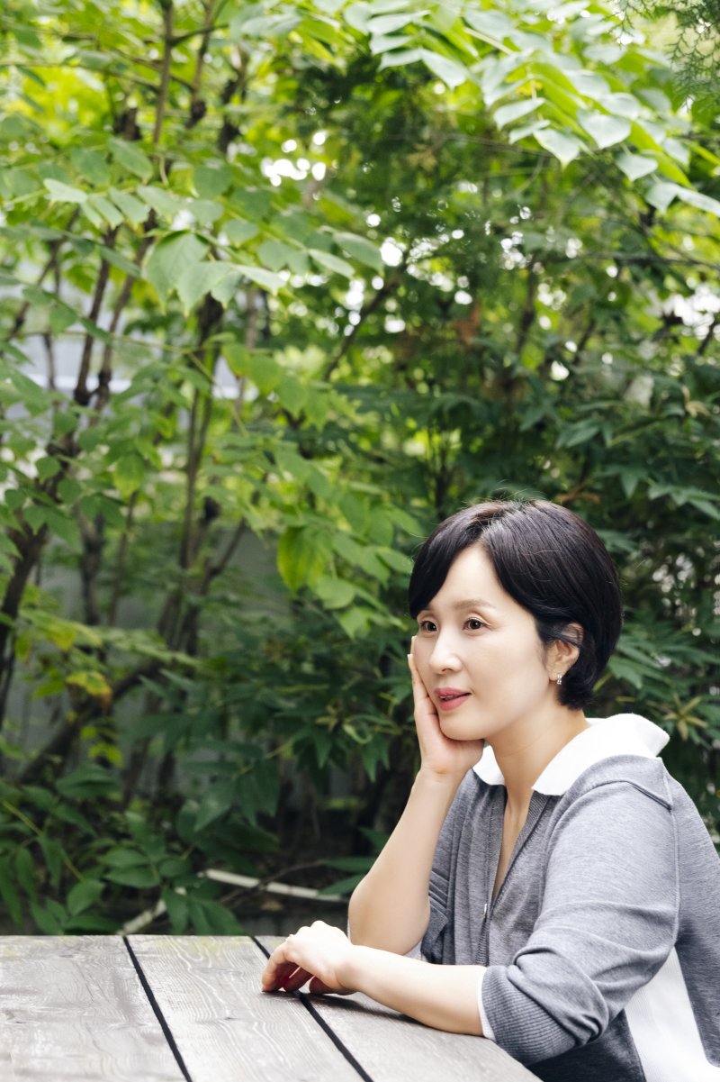 [서울=뉴시스] 작가 정이현. (사진=문학동네 제공 ⓒ해란) 2025.11.05. photo@newsis.com *재판매 및 DB 금지