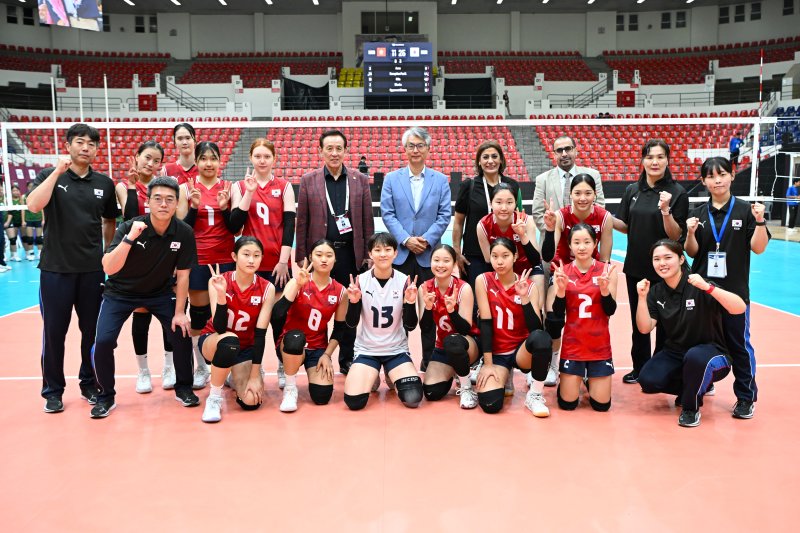 [서울=뉴시스] 한국 16세 이하(실시간 바카라사이트16) 여자 배구 대표팀, 홍콩과의 2025 실시간 바카라사이트16 아시아선수권대회 8강 조별리그 E조 1차전서 3-0 완승. (사진=아시아배구연맹 홈페이지 캡처) 2025.11.06. photo@newsis.com *재판매 및 DB 금지