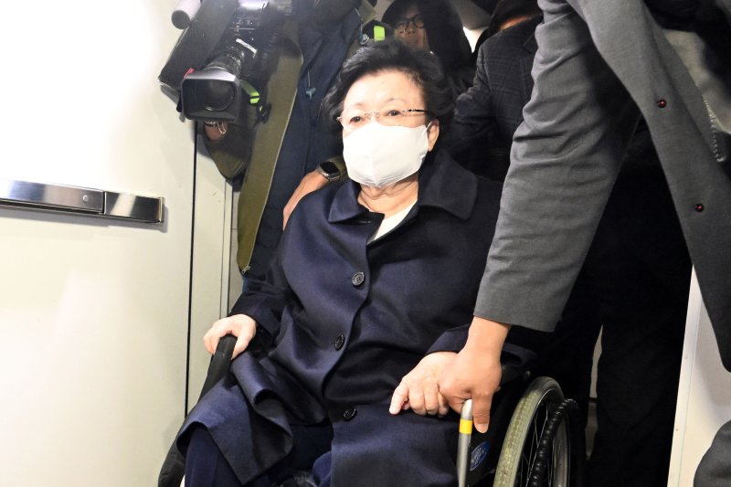 이배용 전 국가교육바카라사이트 정보이 6일 서울 종로구 KT광화문빌딩에 마련된 김건희 특검(특별검사 민중기) 사무실에 참고인 조사를 받기 위해 출석하고 있다. (공동취재) 2025.11.6/뉴스1 ⓒ News1 김성진 기자