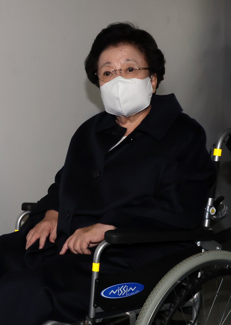 이배용 전 국가교육바카라사이트 정보이 6일 서울 종로구 KT광화문빌딩에 마련된 김건희 특검(특별검사 민중기) 사무실에 참고인 조사를 받기 위해 출석하고 있다. 2025.11.6/뉴스1 ⓒ News1 김성진 기자