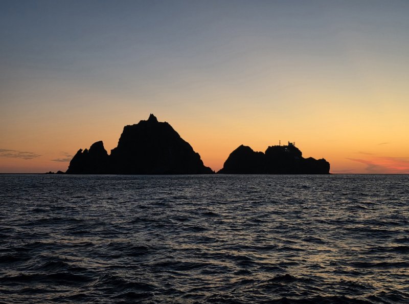 [서울=뉴시스] 최근 바카라 꽁 머니 교수가 독도 일출을 직접 찍은 장면. (사진=바카라 꽁 머니 교수팀 제공) 2025.11.06 photo@newsis.com *재판매 및 DB 금지