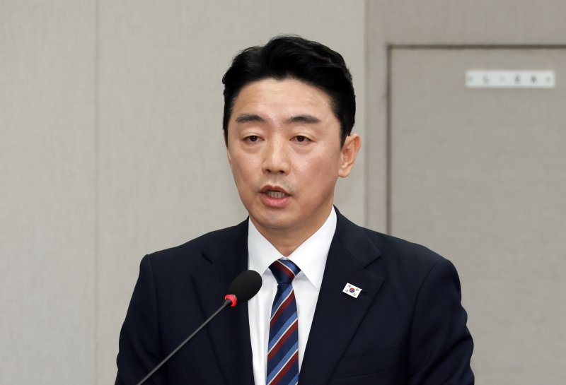 강훈식 대통령 비서실장이 6일 서울 여의도 국회에서 열린 운영위원회의 대통령비서실 등 국정감사에서 업무보고를 하고 있다. 사진=뉴시스